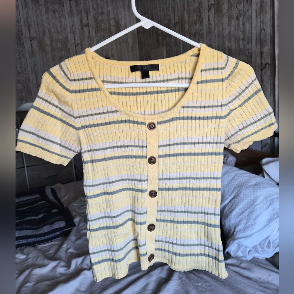 Say What? Yellow, Gray, And White Top